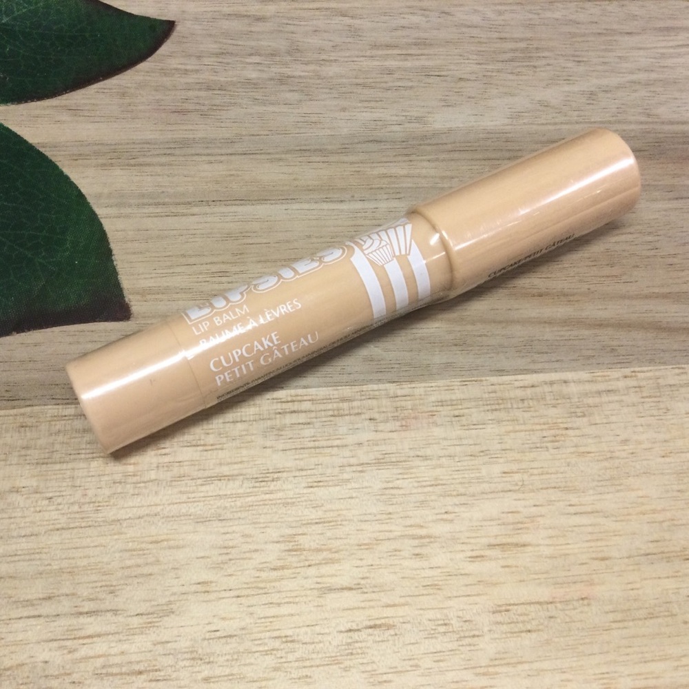 2/$20 - 🆕️ Annabelle Lipsies Lip Balm Cupcake